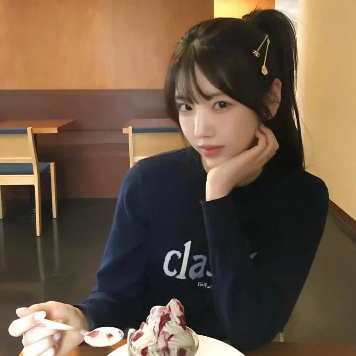 9顶假发的女孩